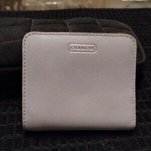 MEDIUM COACH CORNER ZIP WALLET